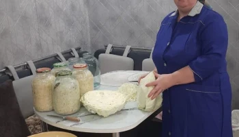 Квасим капусту, даря радость подопечным